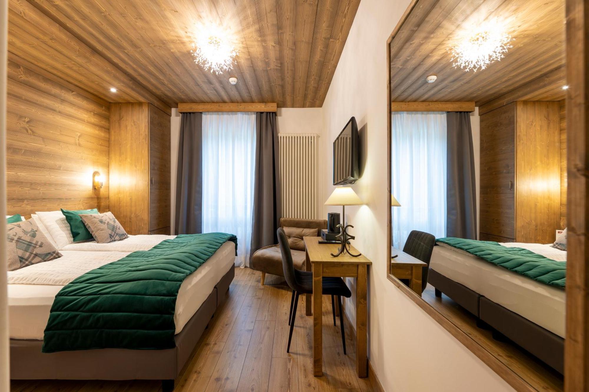 פולגרידה Hotel Derby מראה חיצוני תמונה